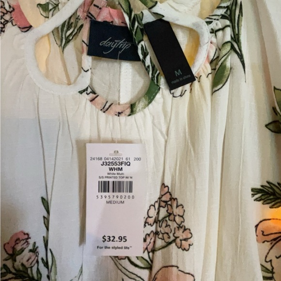 Floral open back off shoulder tank top. Size M. Tag still attached. - Picture 3 of 3